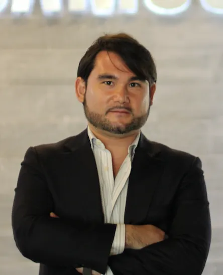 Cartoon illustration of Alex Ruiz Lee, Founder and Lead Consultant at ARLee Consulting
